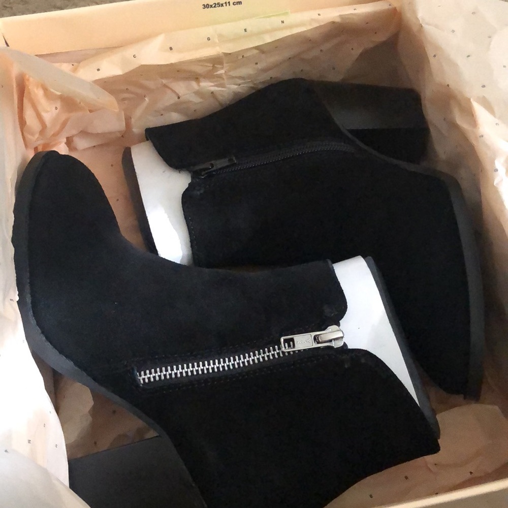 BCBGeneration black suede booties - Picture 14 of 16